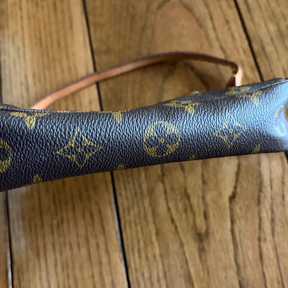 Louis Vuitton Classic Brown Monogram Shoulder Bag - Picture 7 of 16